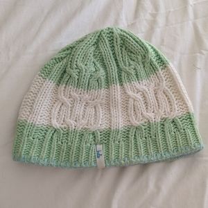 Bula knit  green and white hat
